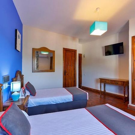 Hostal Alfonso XI Guadalupe  Eksteriør billede