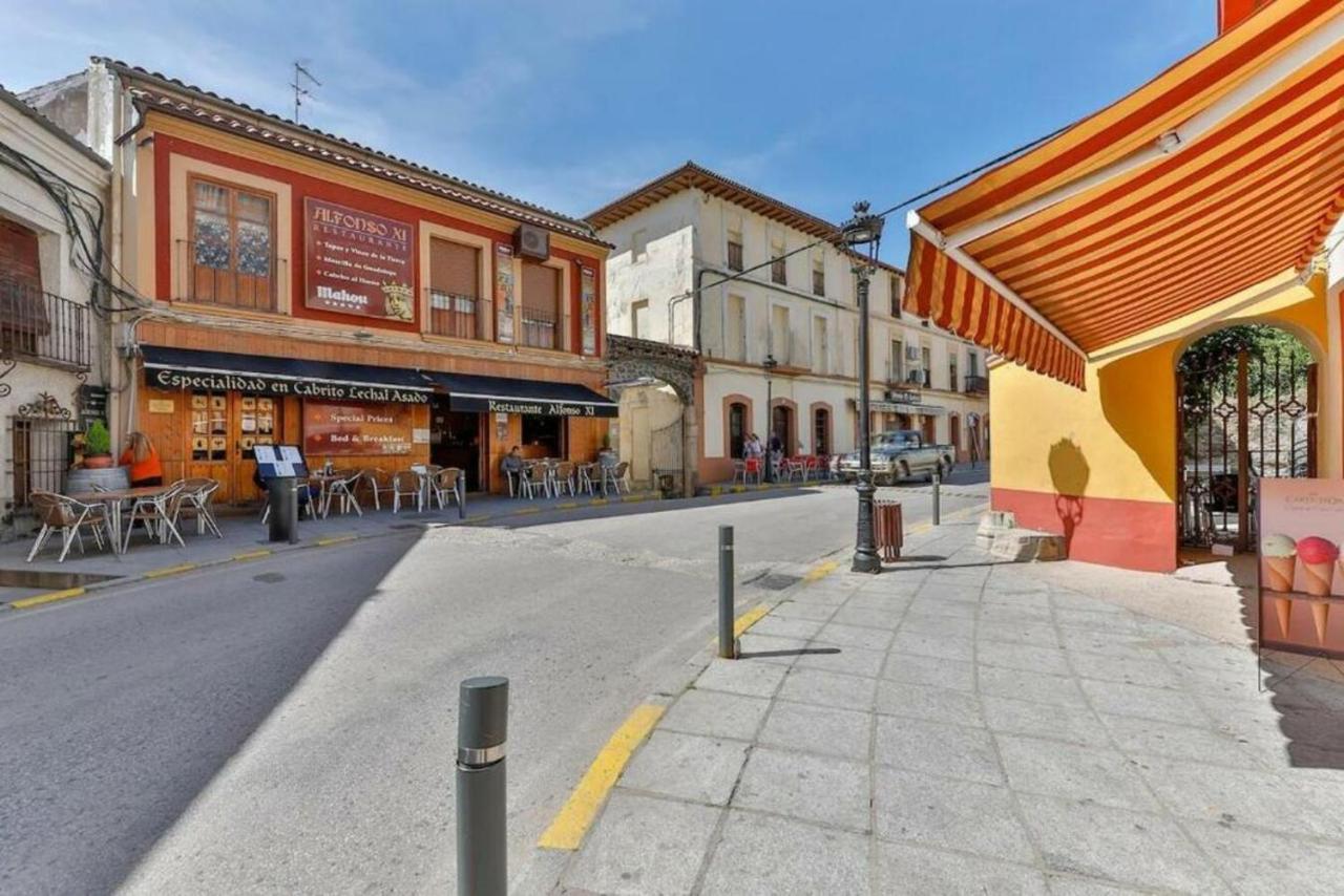 Hostal Alfonso XI Guadalupe  Eksteriør billede