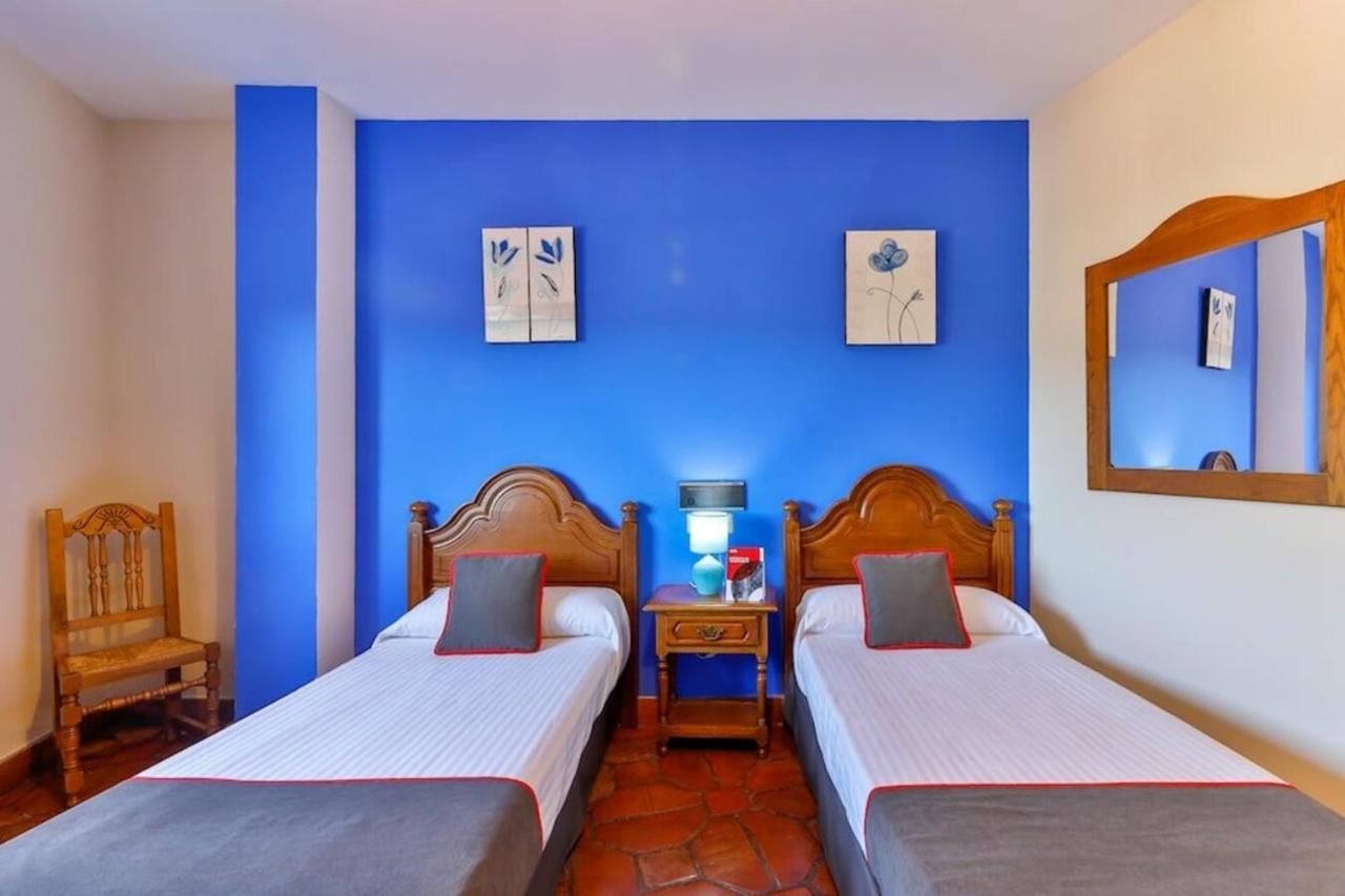 Hostal Alfonso XI Guadalupe  Eksteriør billede