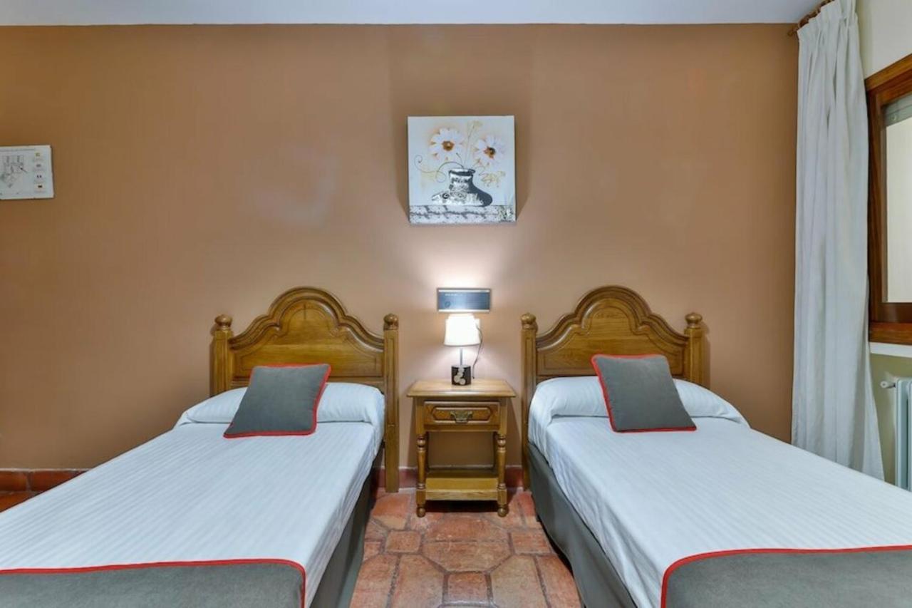 Hostal Alfonso XI Guadalupe  Eksteriør billede