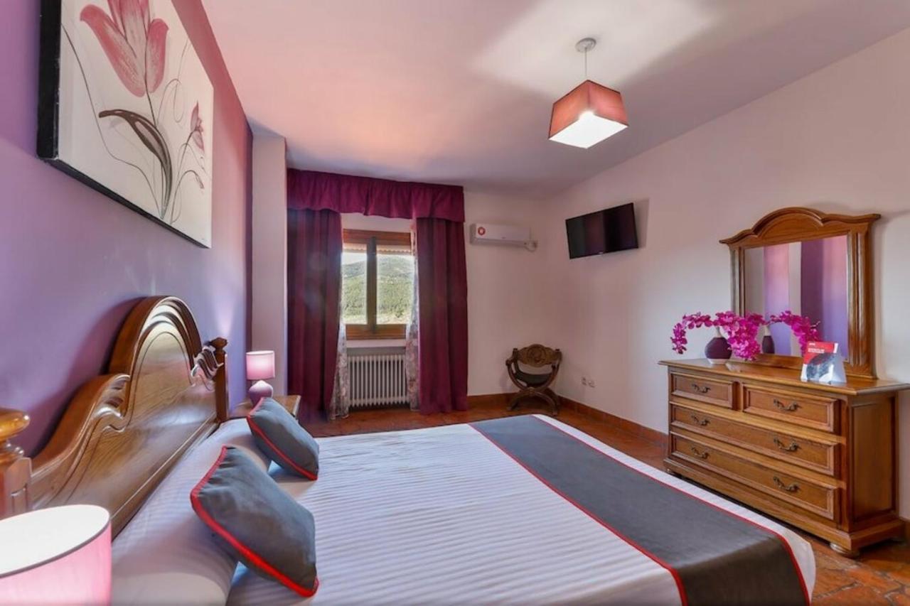 Hostal Alfonso XI Guadalupe  Eksteriør billede