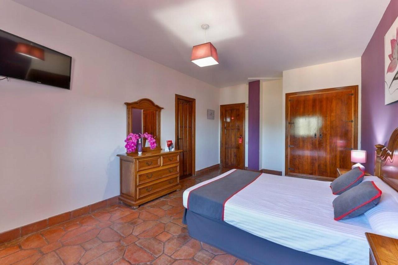 Hostal Alfonso XI Guadalupe  Eksteriør billede