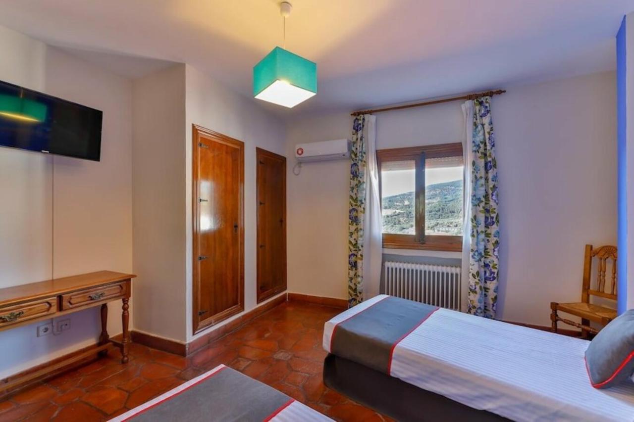 Hostal Alfonso XI Guadalupe  Eksteriør billede
