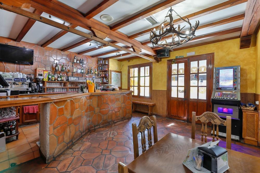 Hostal Alfonso XI Guadalupe  Eksteriør billede