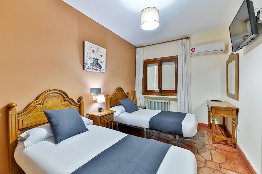 Hostal Alfonso XI Guadalupe  Eksteriør billede
