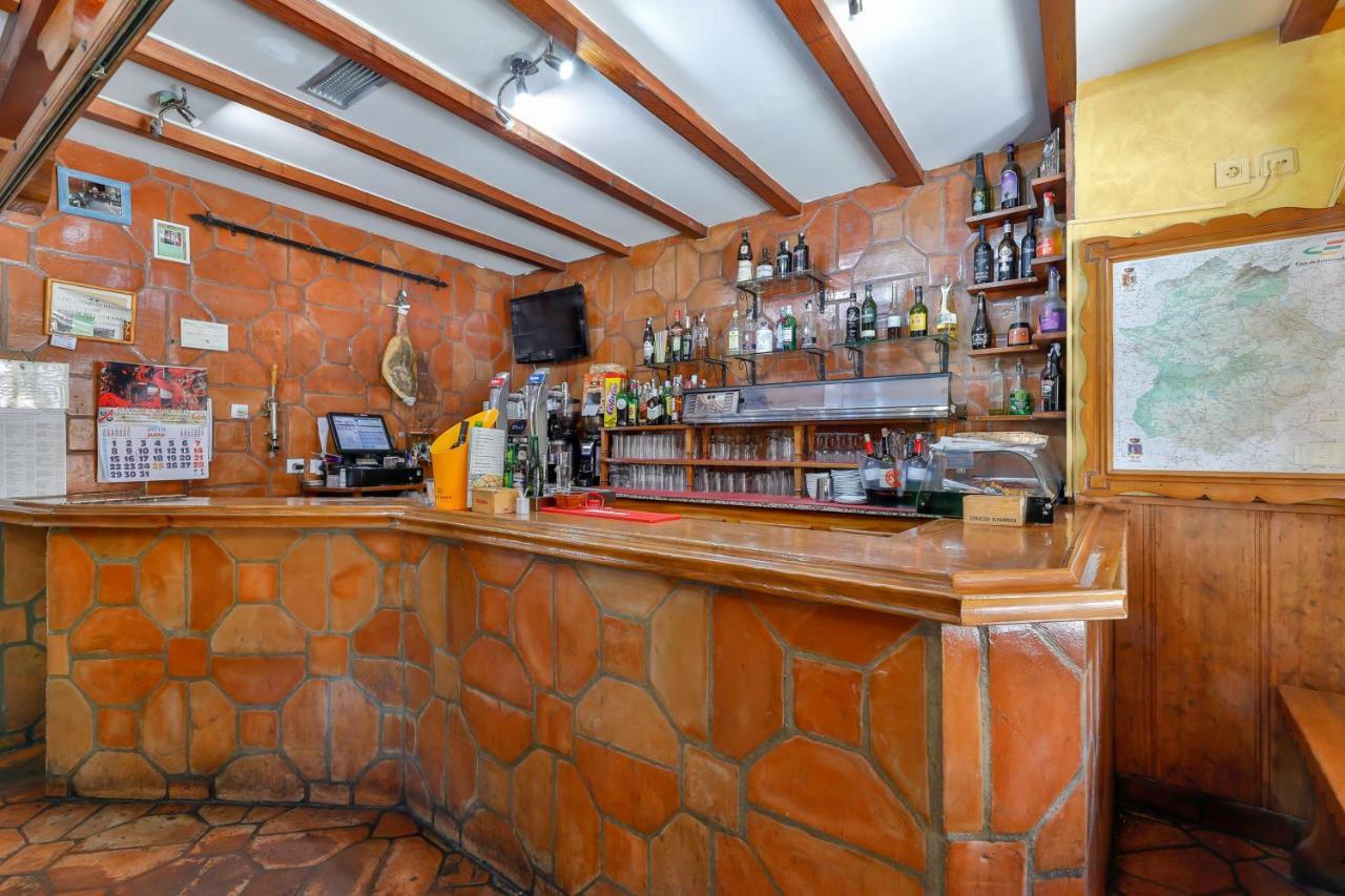 Hostal Alfonso XI Guadalupe  Eksteriør billede